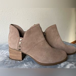 NWOT Koolabura by Ugg tan booties sz 8
